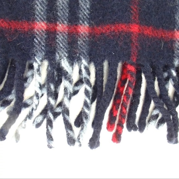 Burberrys Lambswool Scarf - Picture 4 of 6